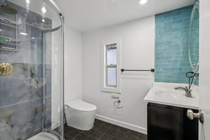 E 14th St 159-1606-015.jpg