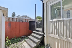 E 14th St 159-1606-017.jpg
