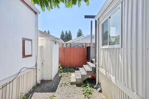 E 14th St 159-1606-018.jpg