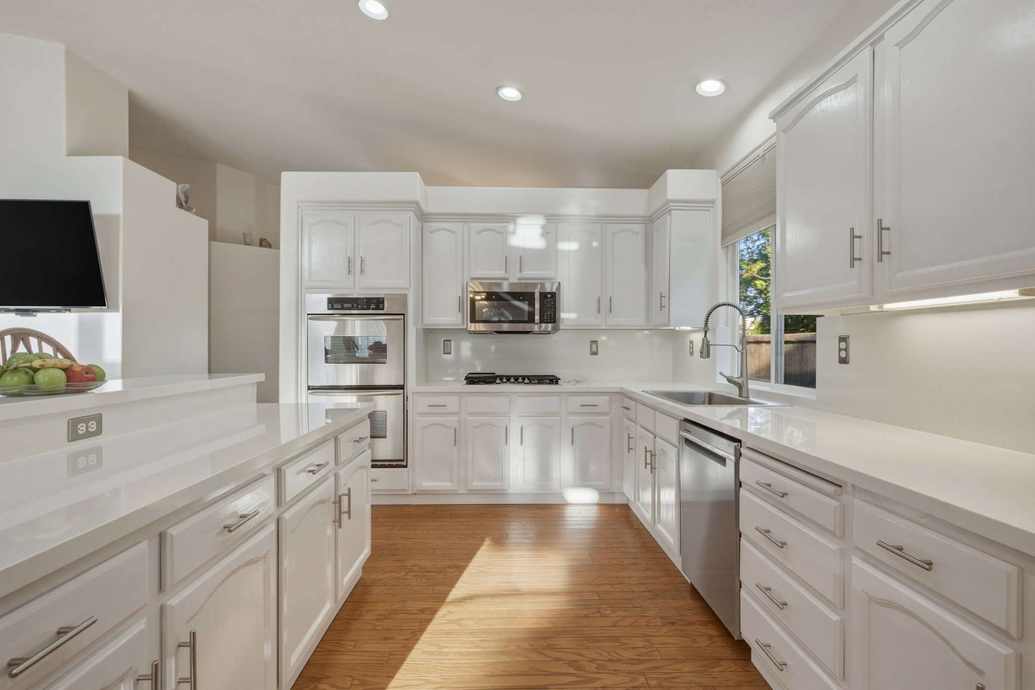 23993 Via Madrid, Murrieta Kitchen