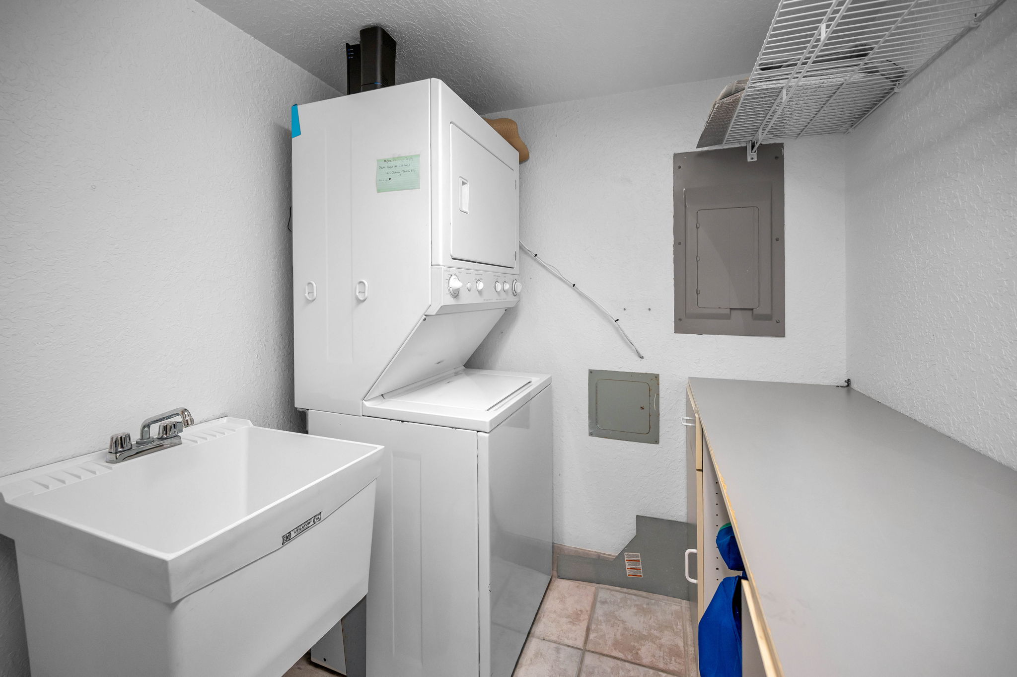 Laundry Room1b