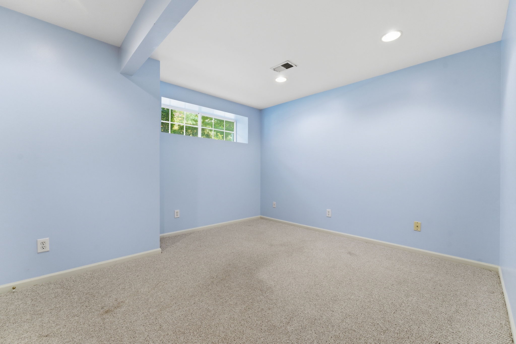 The finished lower level walk-out adds a room for recreation, exercise or hobbies along with a 3rd full bath. Recessed lighting, wall-to-wall carpet.