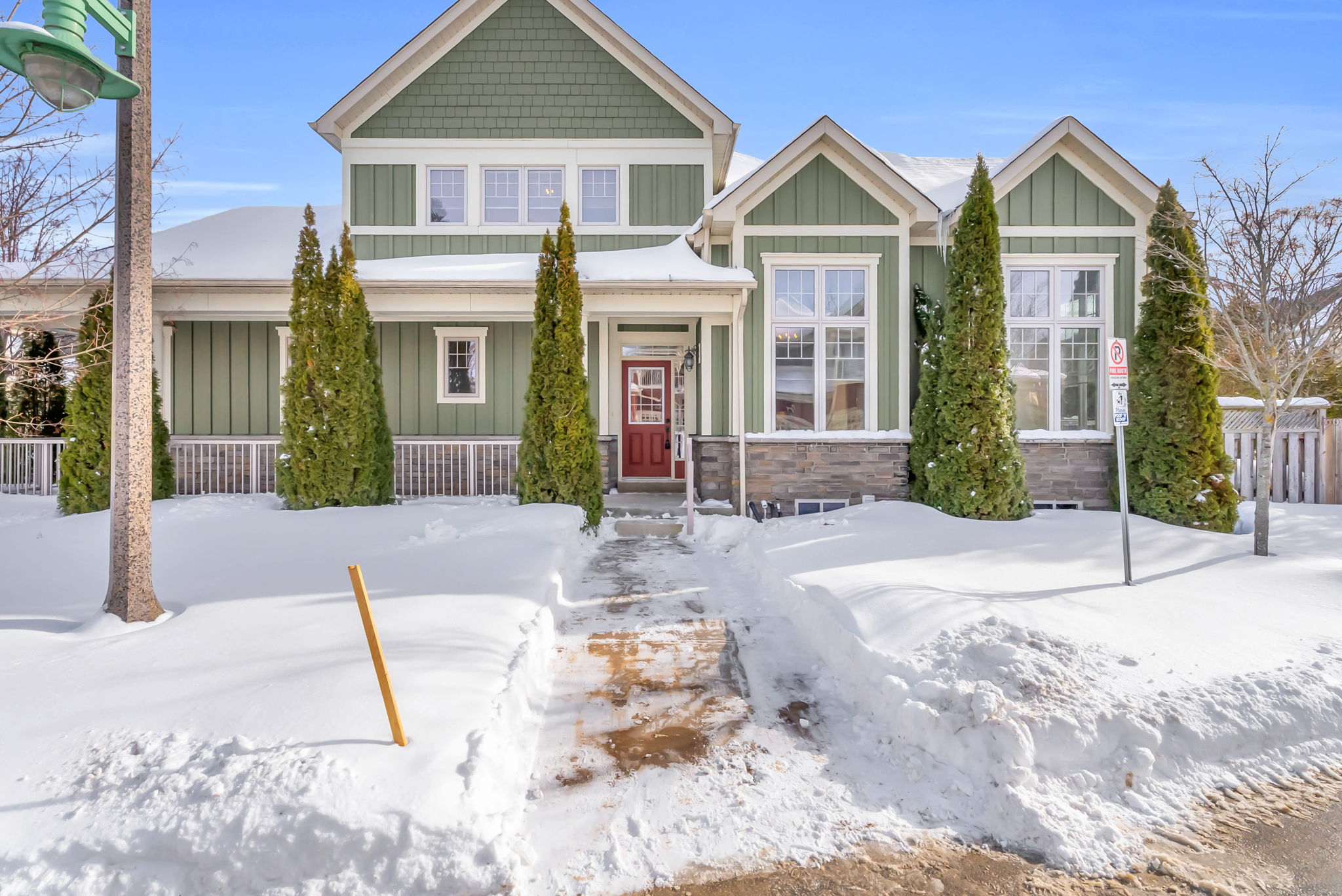 Front Porch/Entrance