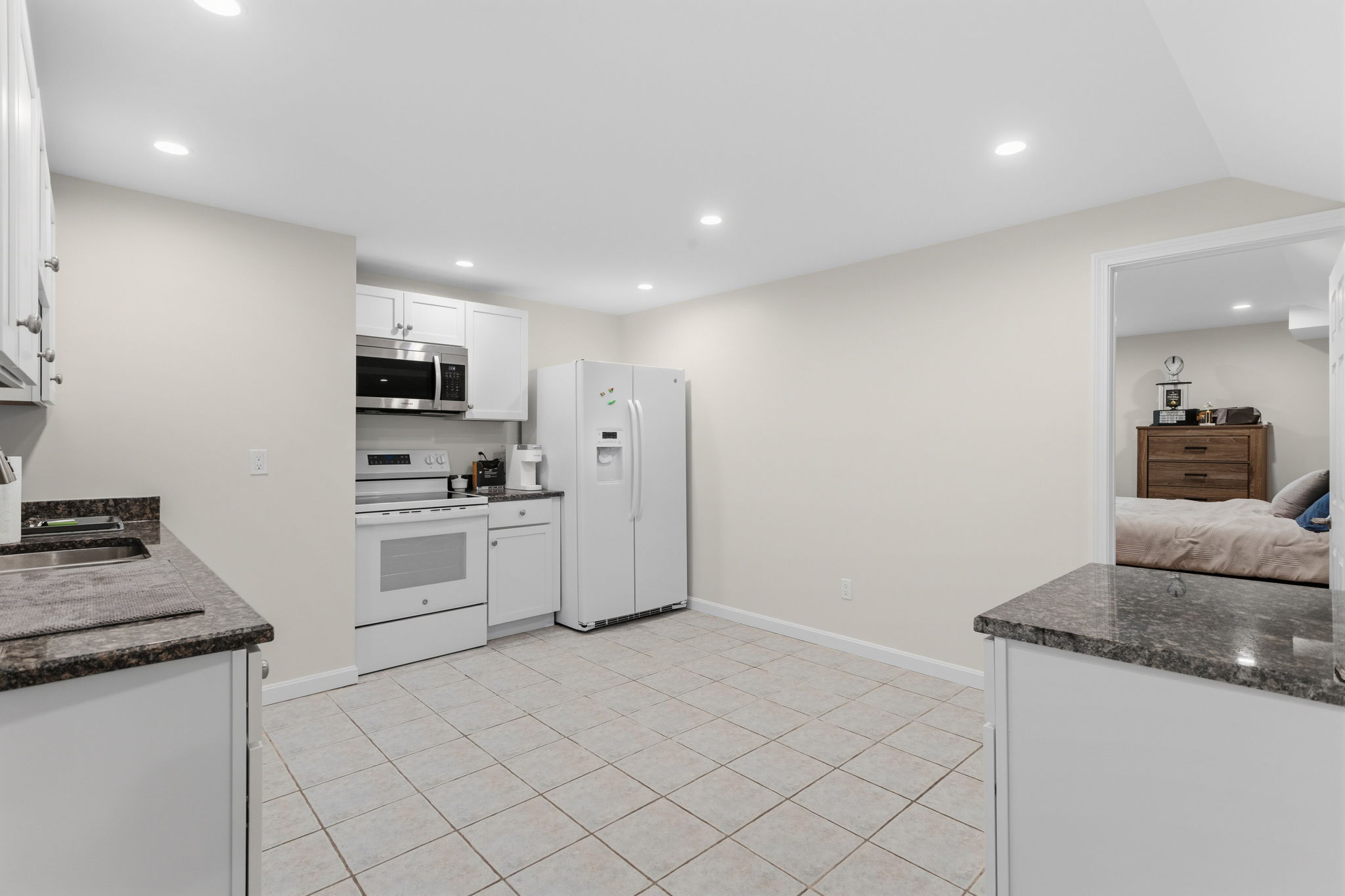 full kitchen basement