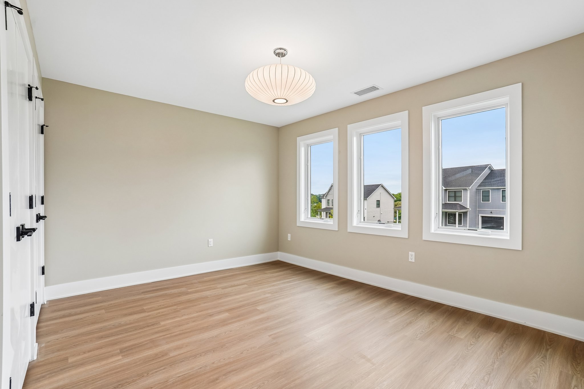Wildwood Dr-S0109-036.jpg