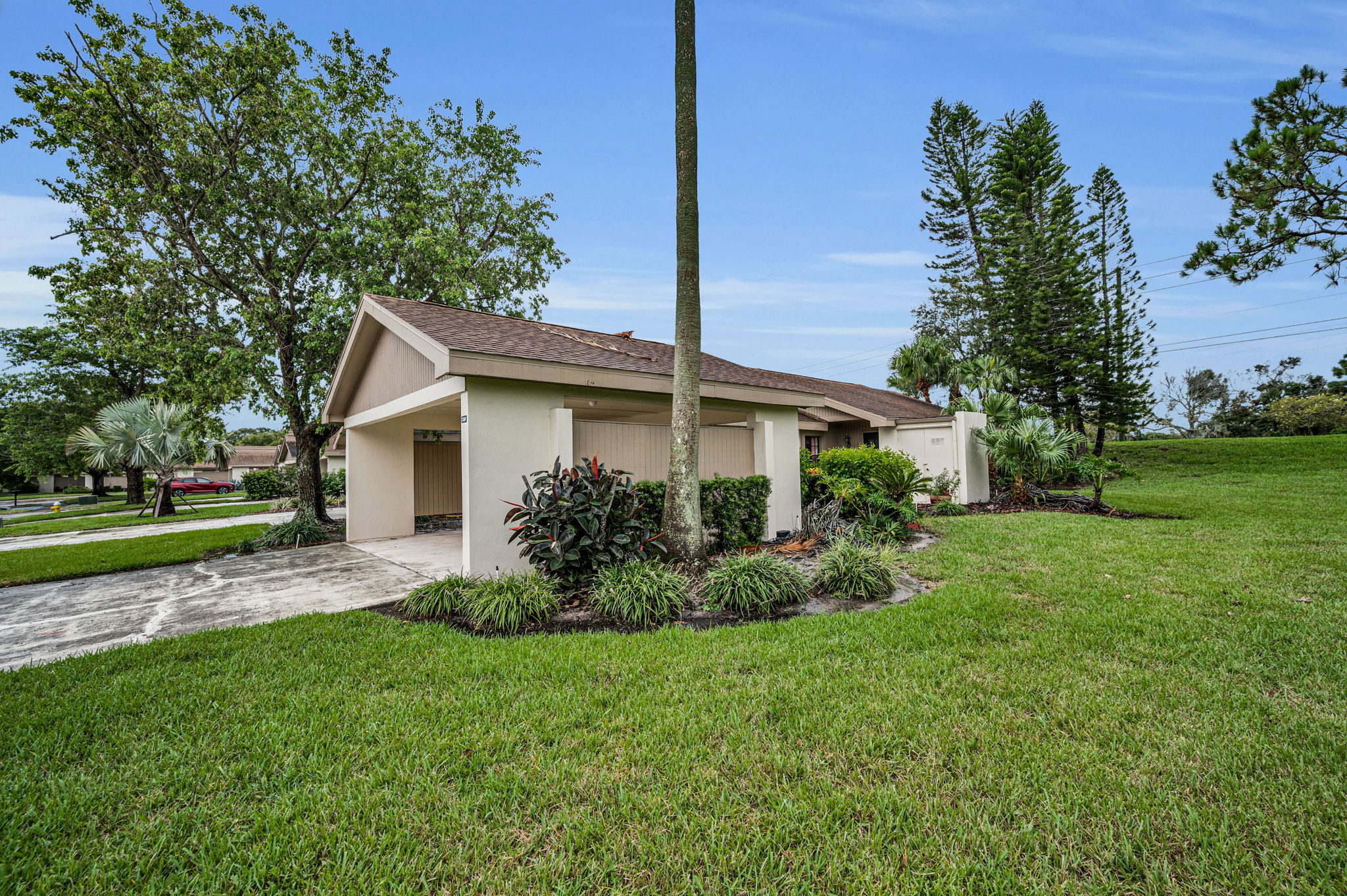 Front Exterior5