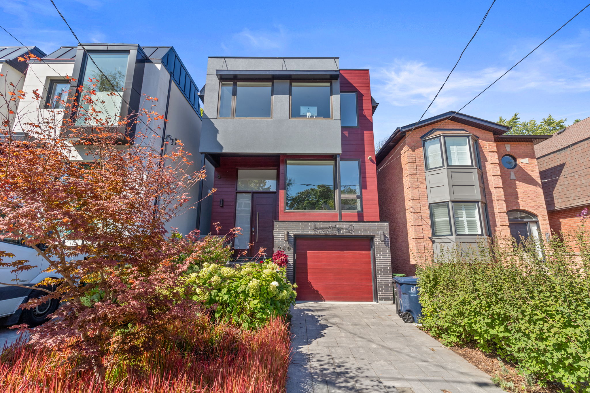 240 Hillsdale Ave E Toronto, ON M4S 1T6