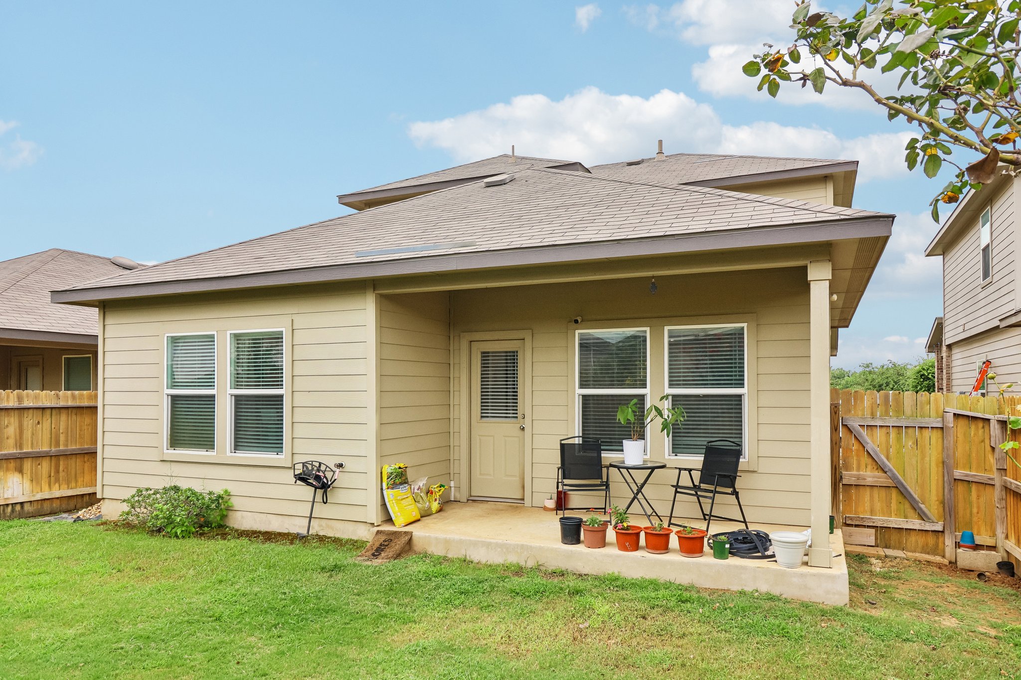 Middle Grn Lp-S1707-047.jpg