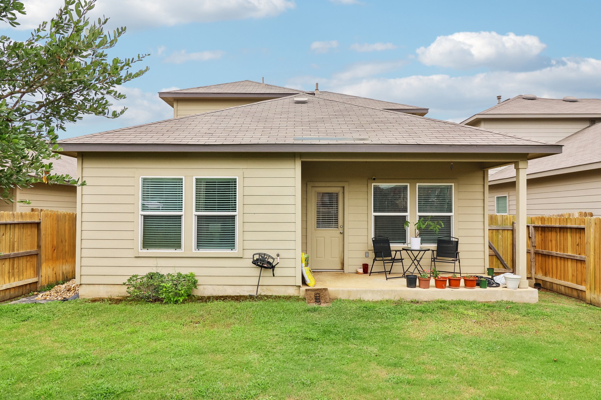 Middle Grn Lp-S1707-049.jpg