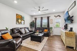 Middle Grn Lp-S1707-008.jpg