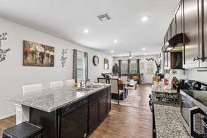 Middle Grn Lp-S1707-019.jpg