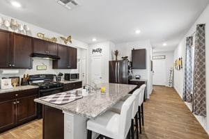 Middle Grn Lp-S1707-022.jpg