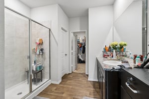 Middle Grn Lp-S1707-031.jpg
