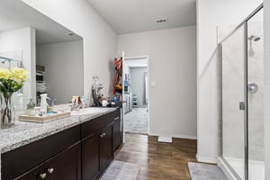 Middle Grn Lp-S1707-032.jpg