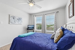 Middle Grn Lp-S1707-040.jpg