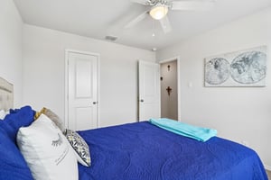 Middle Grn Lp-S1707-041.jpg