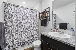 Middle Grn Lp-S1707-042.jpg