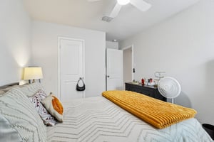 Middle Grn Lp-S1707-044.jpg