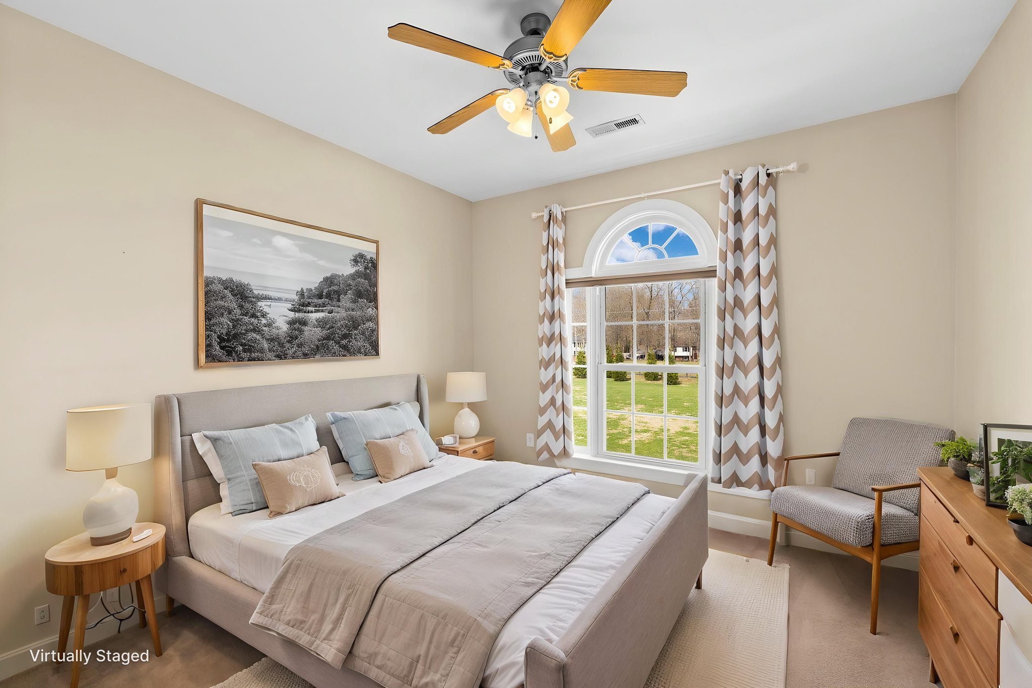 6K1A9185 virtually staged.jpeg