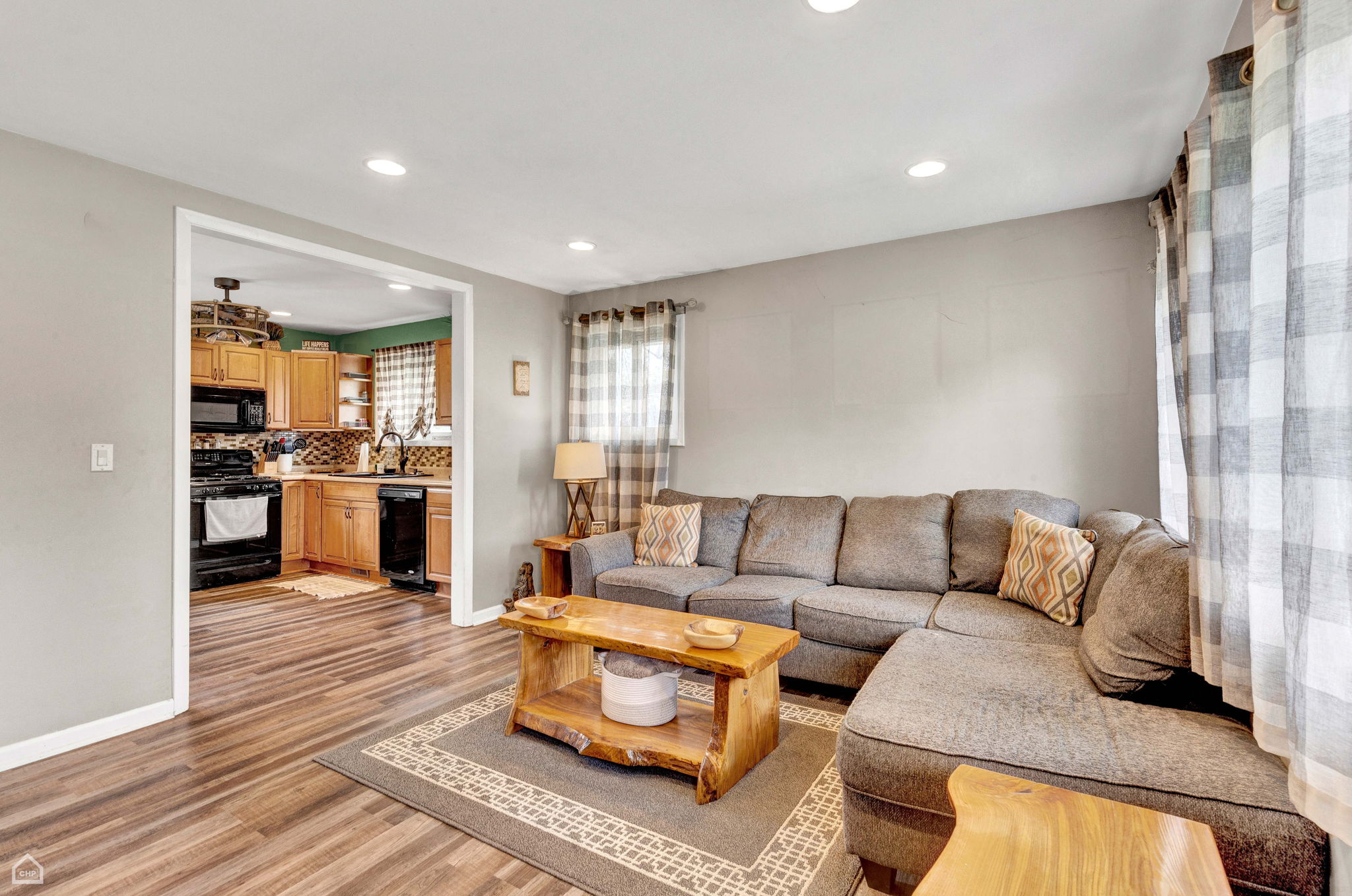 240 S Villa Ave_006