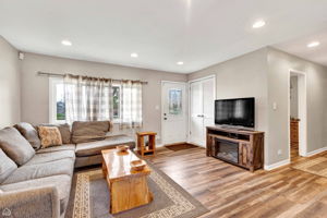 240 S Villa Ave_005