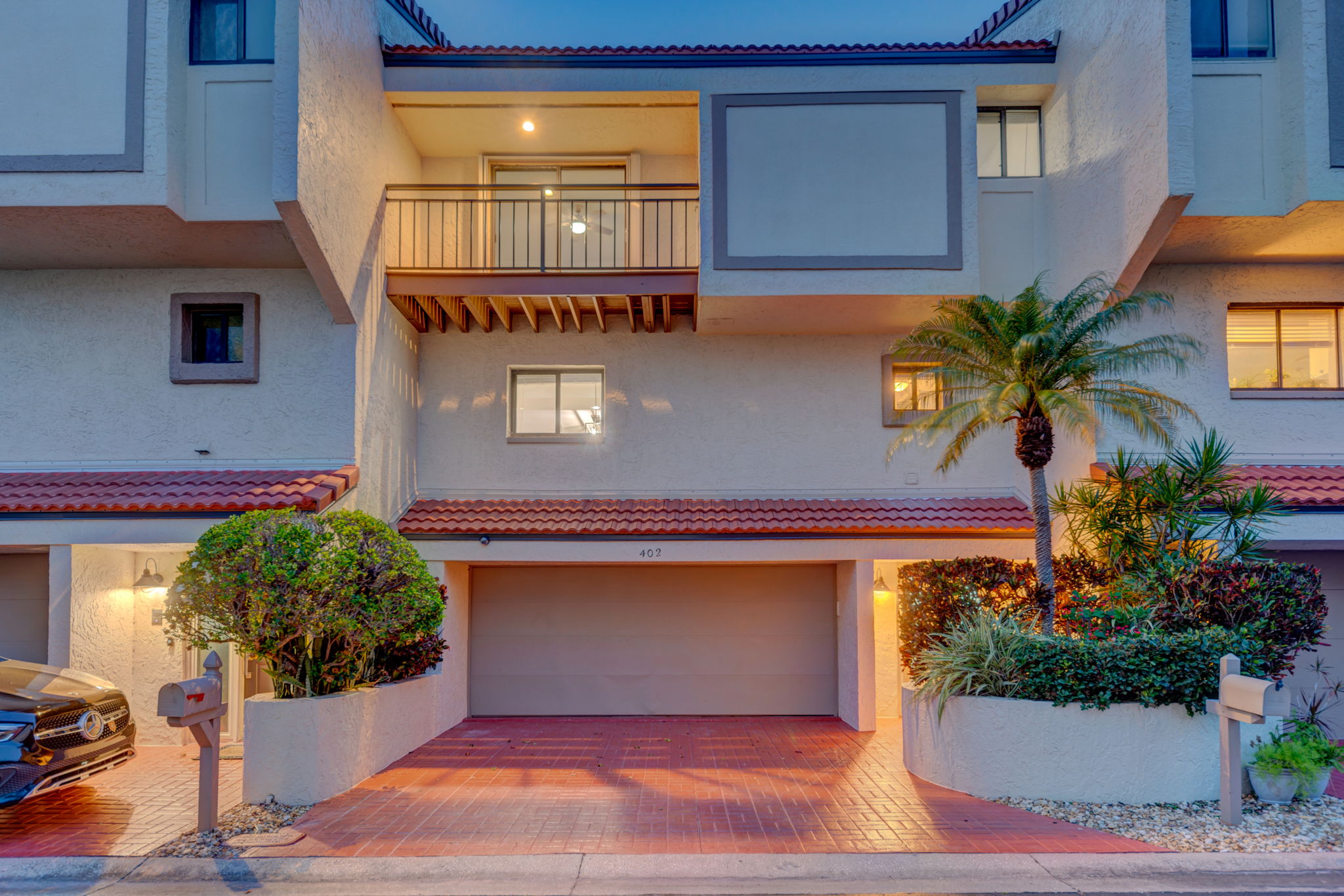 Front Exterior4