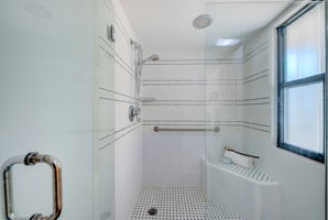 Upper Level Master Bathroom1b