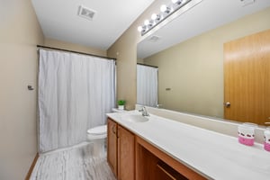 Mark Ave-S2508-027.jpg