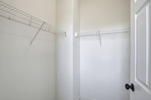 032_F8_2400 Plateau Dr