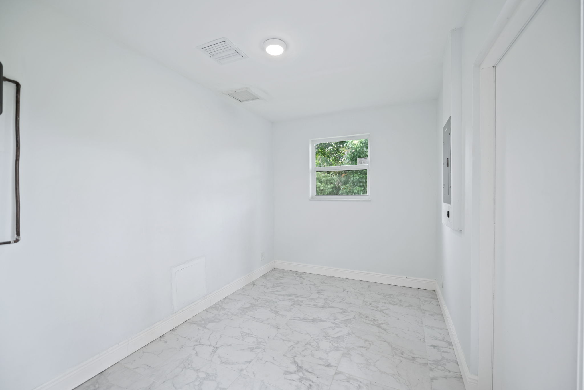 Guest House Flex Room - Perfect for Gym/Office/Storage