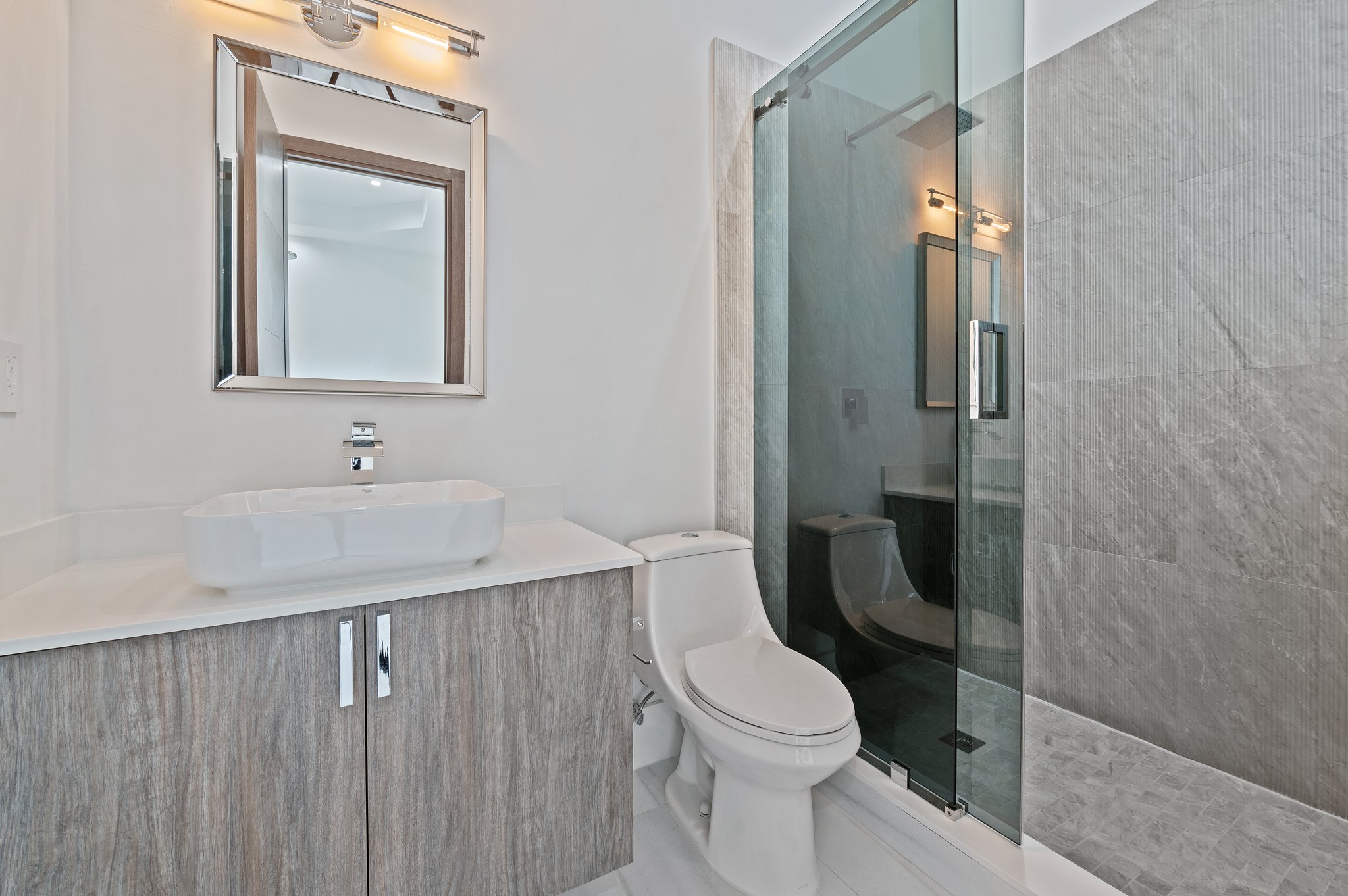Ensuite Bathroom 2