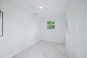Guest House Flex Room - Perfect for Gym/Office/Storage