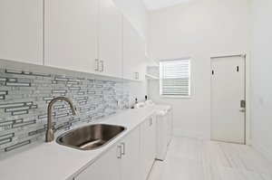 Laundry Room with Side Service EntranceLan