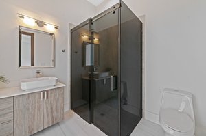 Ensuite Bathroom 4