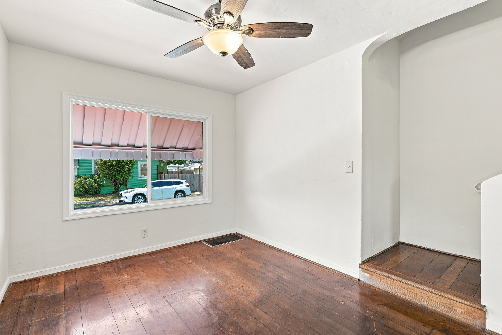 011_F8_2401 80th Ave