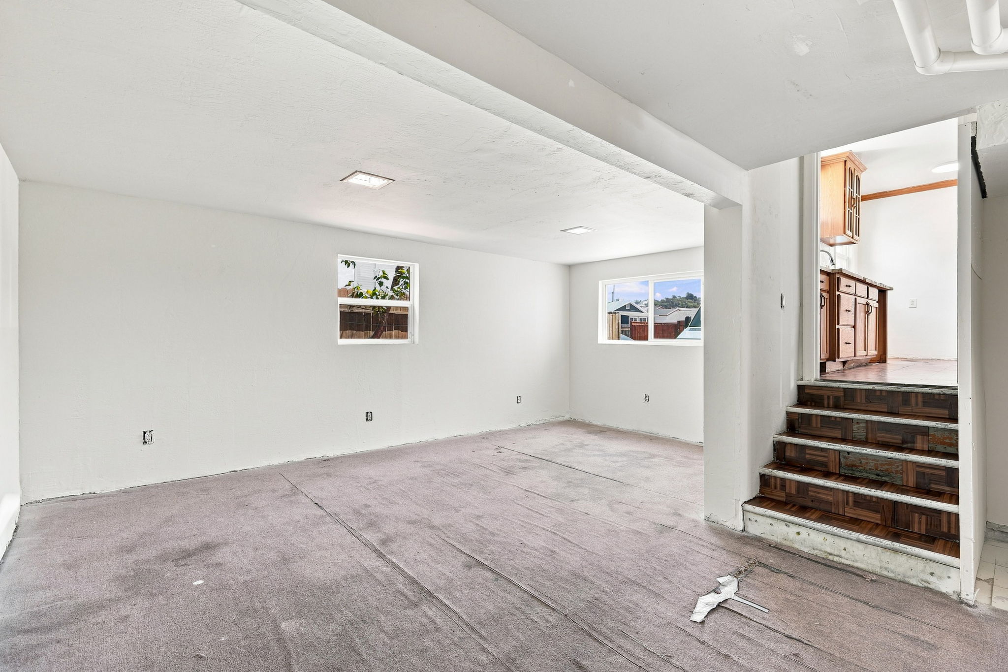 025_F8_2401 80th Ave
