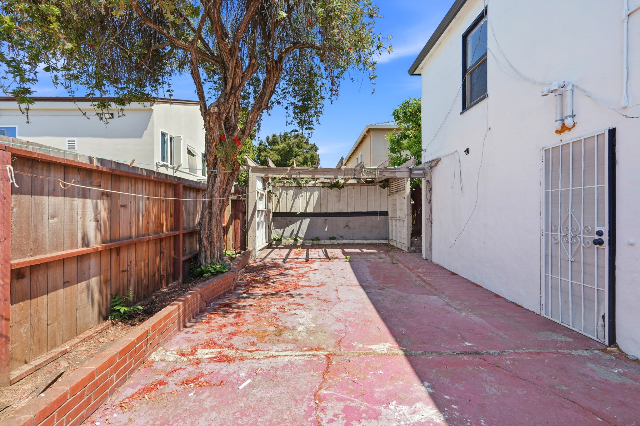 032_F8_2401 80th Ave