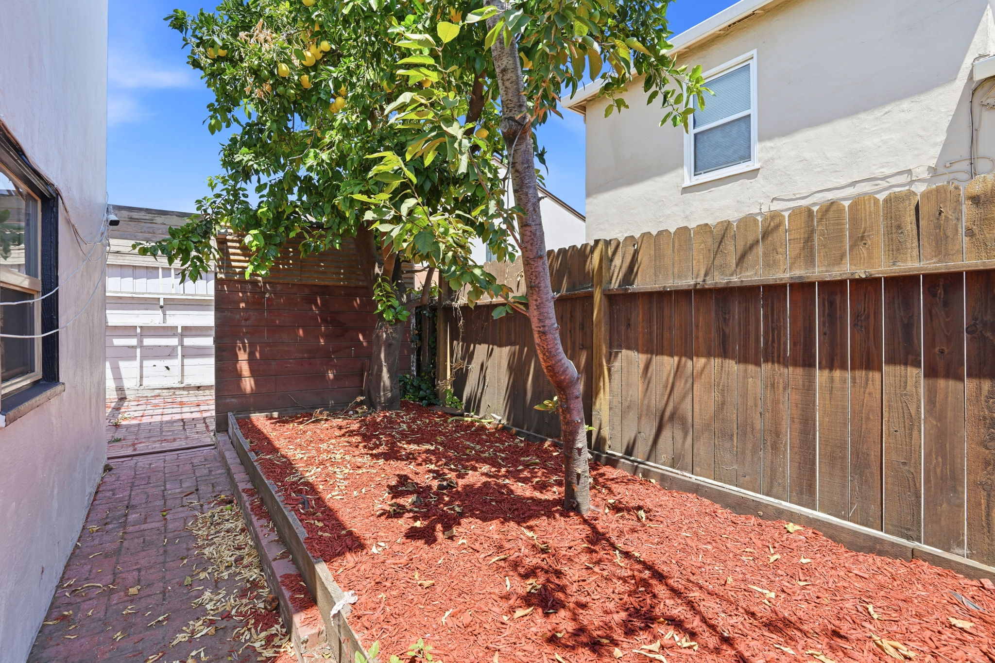 033_F8_2401 80th Ave
