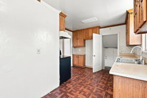 007_F8_2401 80th Ave