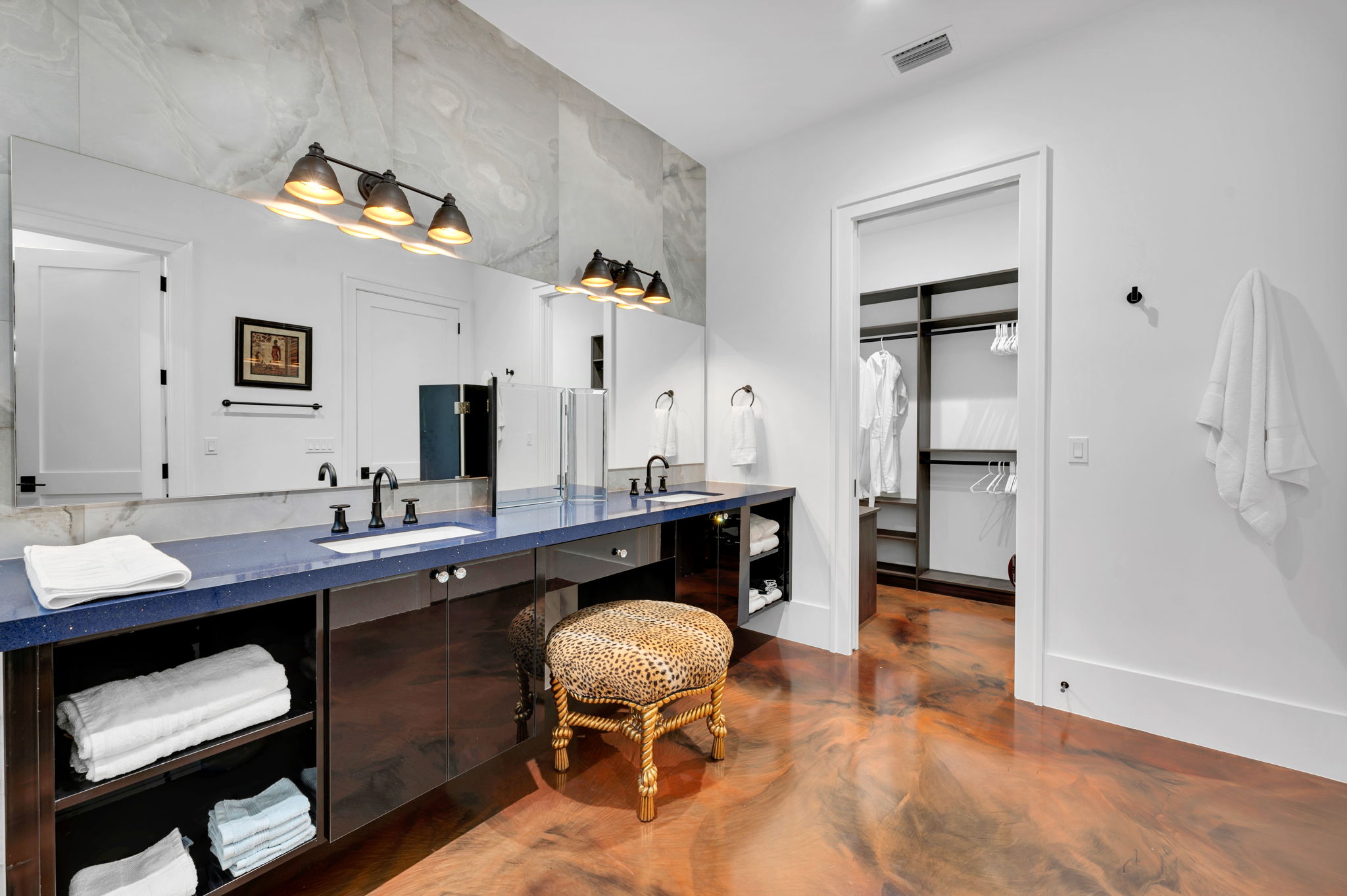 Main House - Ensuite Bathroom View 2