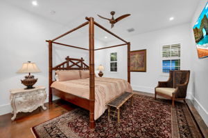 Main House - Ensuite Bedroom