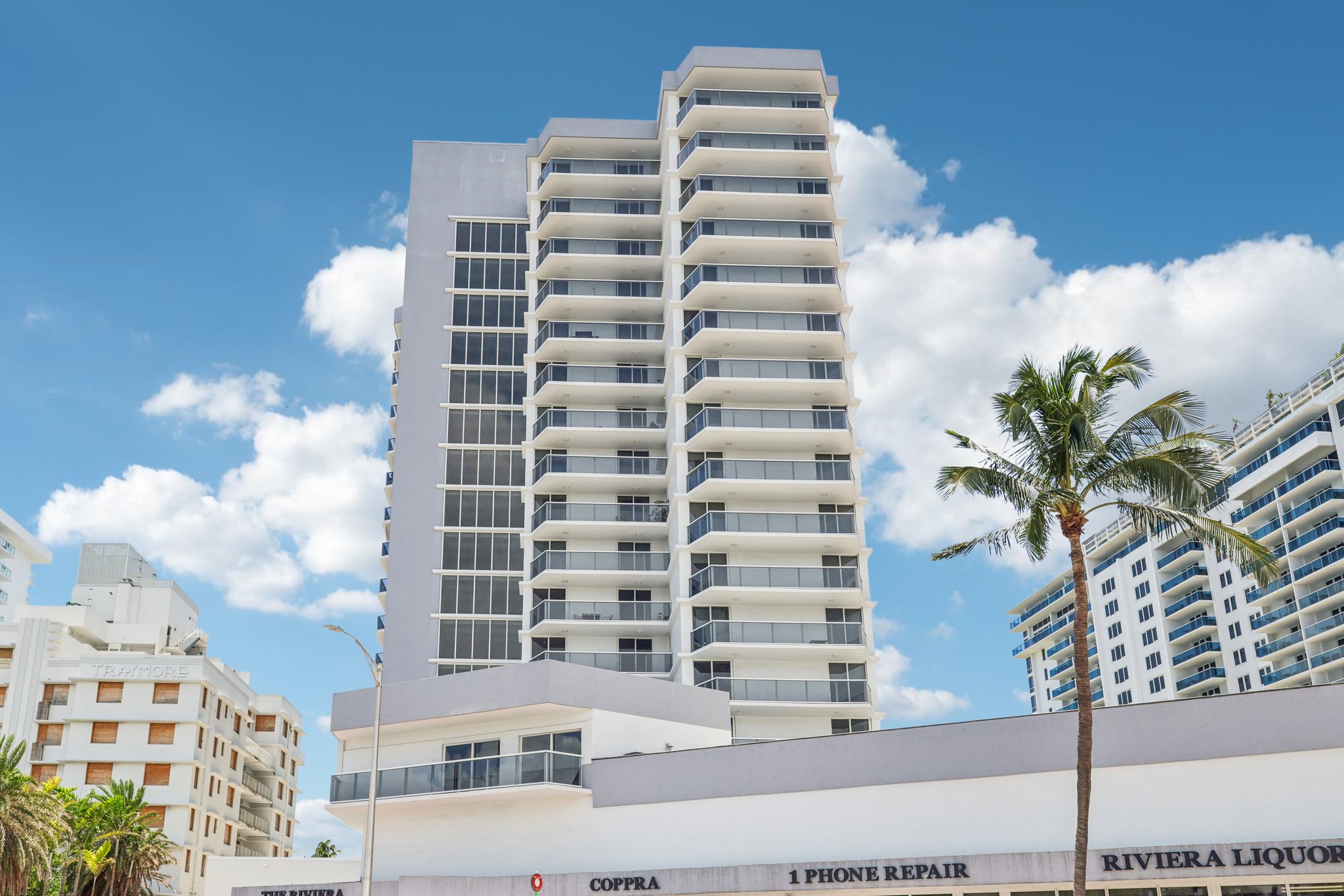 Collins Ave 1011-005.jpg