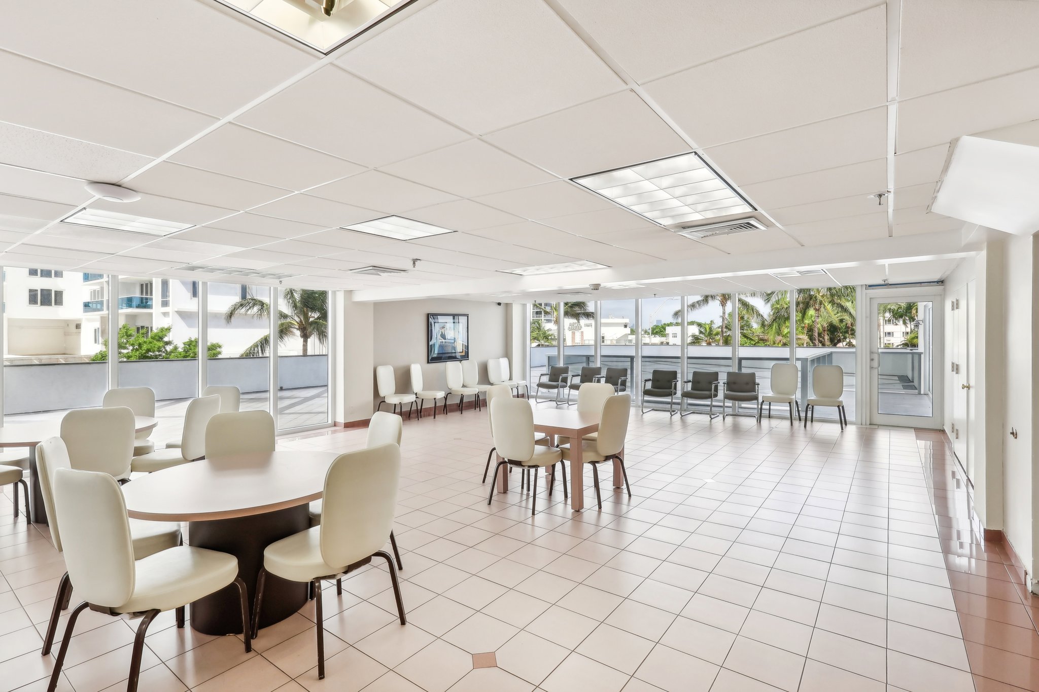 Collins Ave 1011-009.jpg