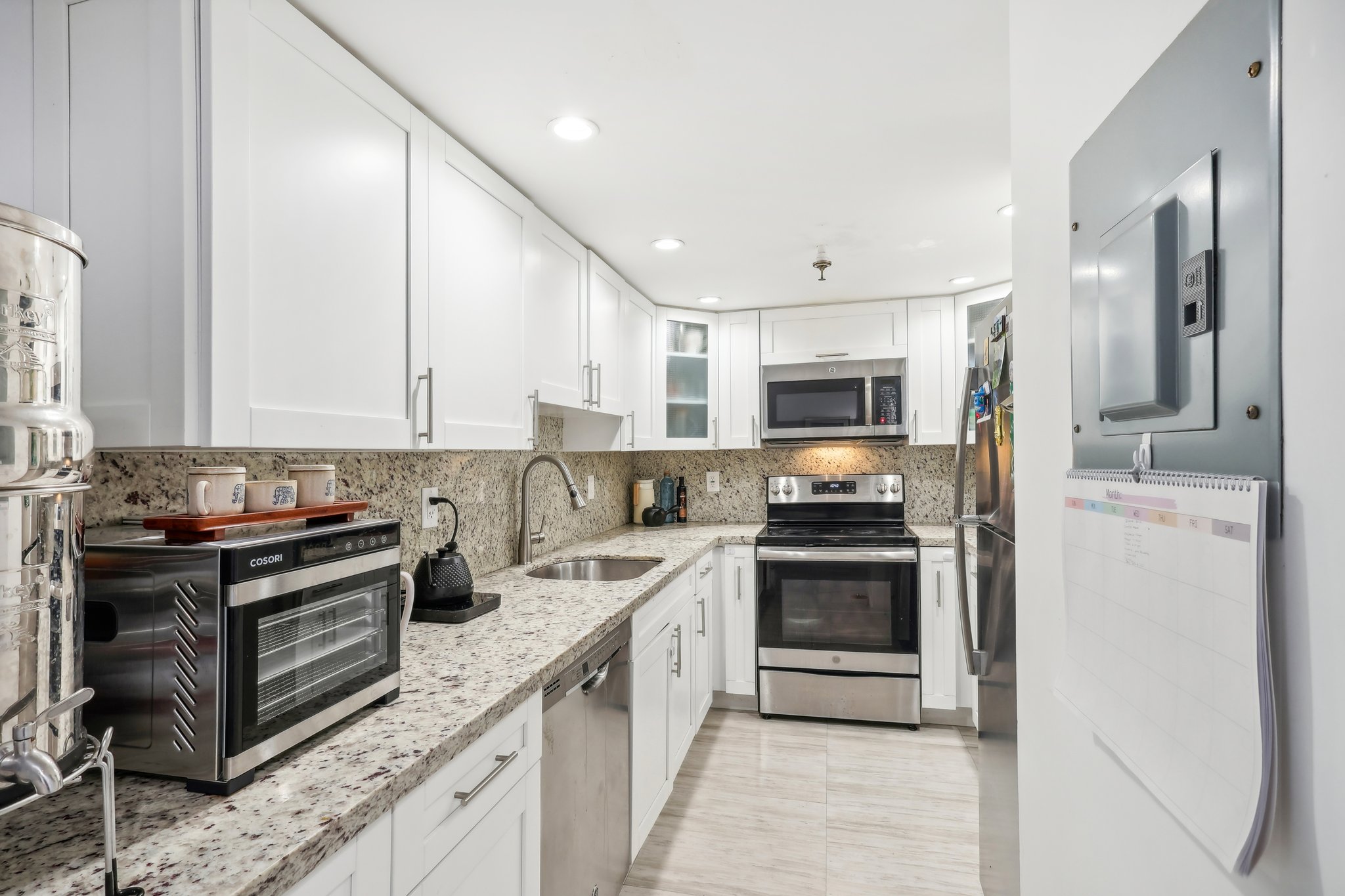 Collins Ave 1011-011.jpg