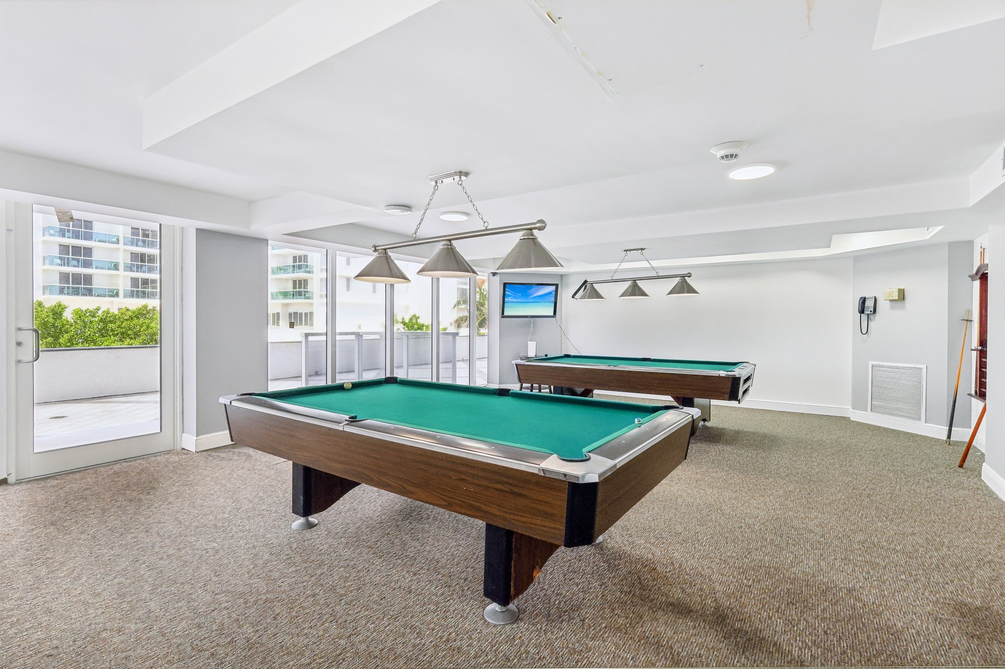 Collins Ave 1011-015.jpg