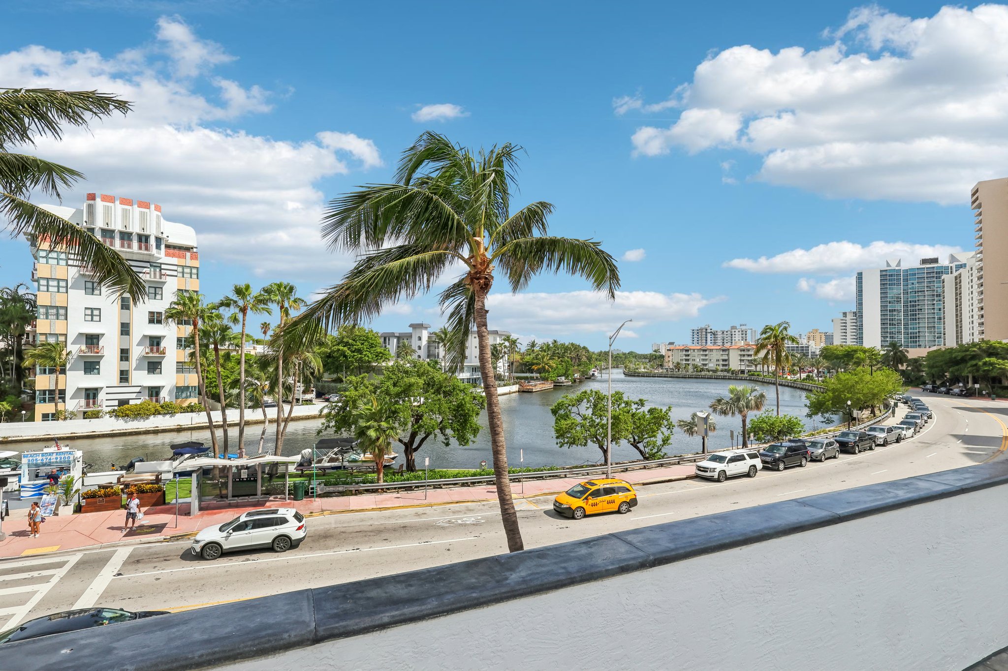 Collins Ave 1011-027.jpg
