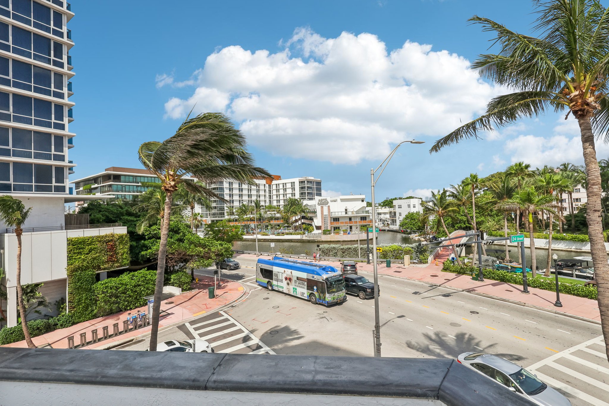 Collins Ave 1011-028.jpg