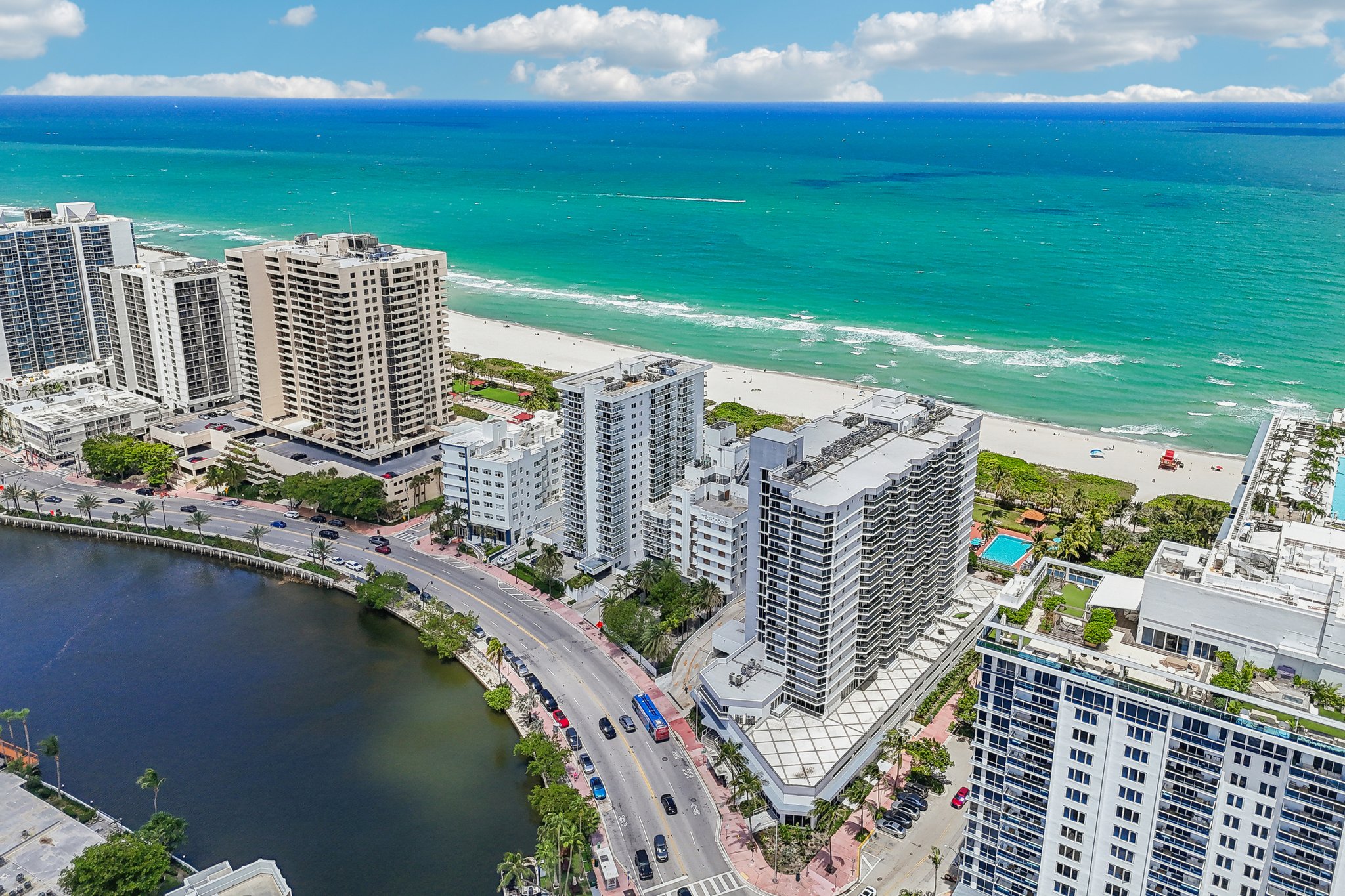 Collins Ave 1011-004.jpg