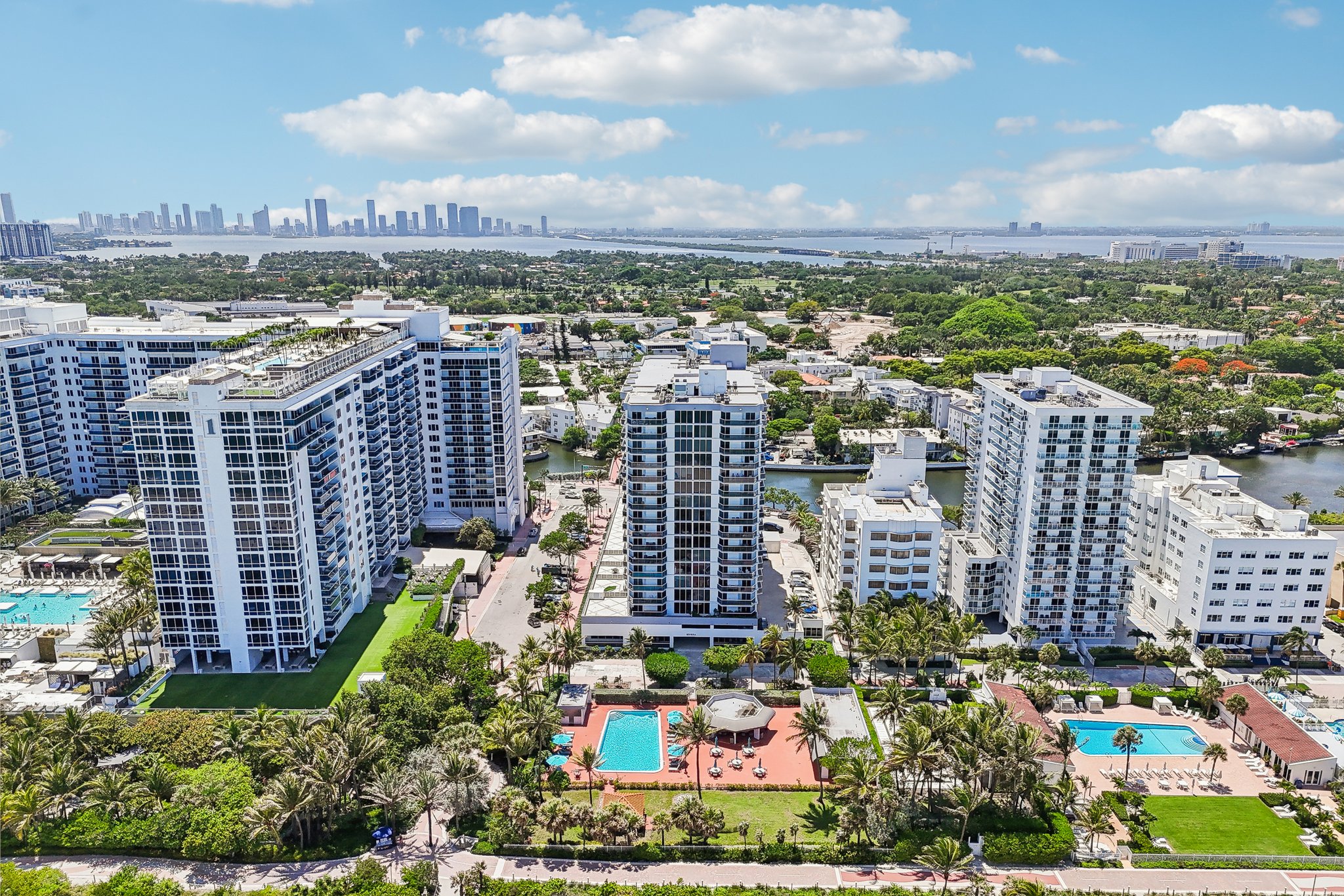 Collins Ave 1011-007.jpg