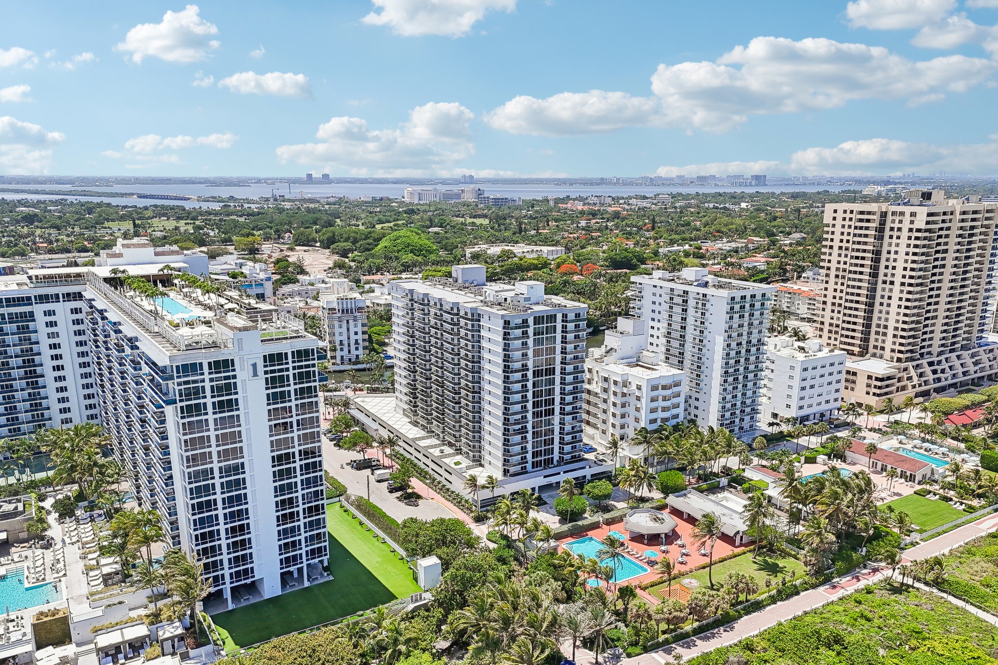 Collins Ave 1011-008.jpg